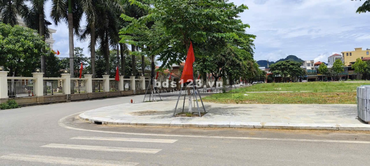 Bán đất liền kề gần TT Hàng Trạm giá 195trieu/lô 110m đường 6m cách QL12B chỉ 300m bao sổ hồng