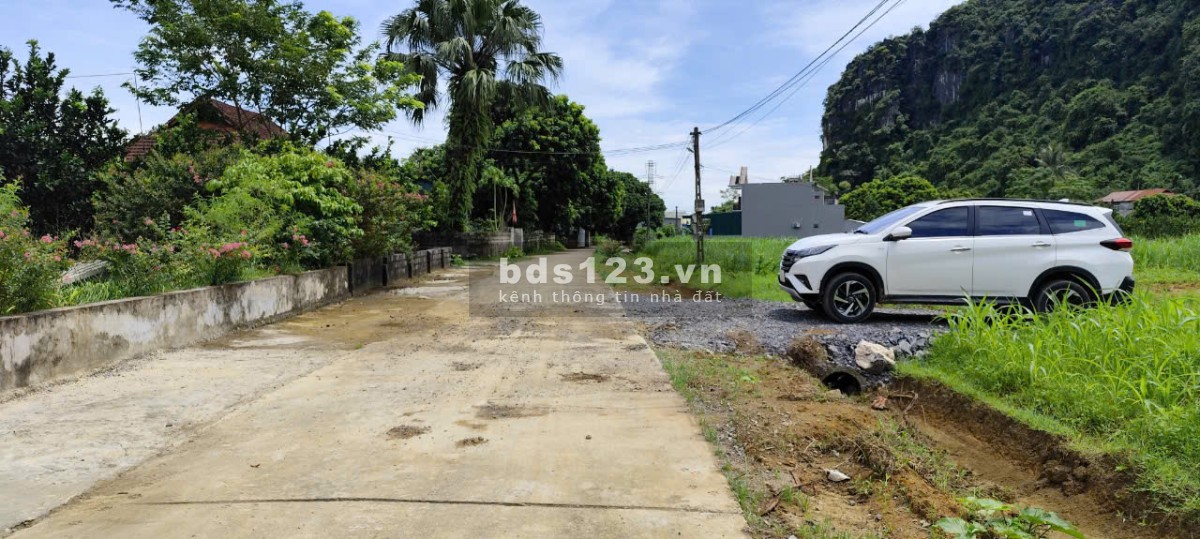 Bán đất liền kề gần TT Hàng Trạm giá 195trieu/lô 110m đường 6m cách QL12B chỉ 300m bao sổ hồng