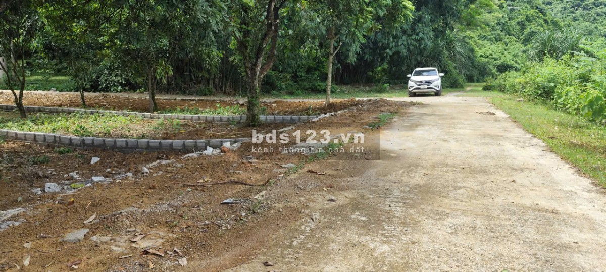 Bán đất liền kề gần TT Hàng Trạm giá 195trieu/lô 110m đường 6m cách QL12B chỉ 300m bao sổ hồng