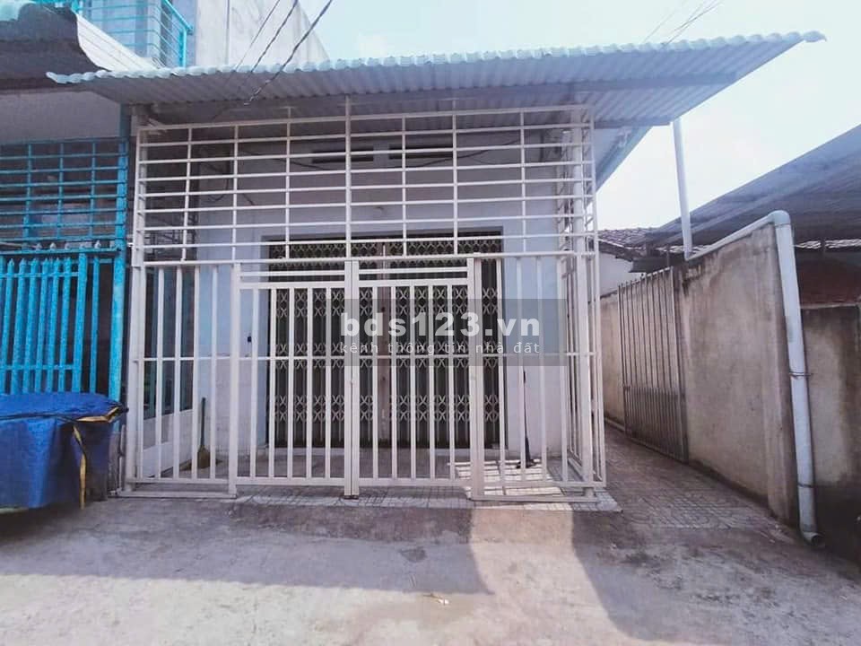 Tôi cần bán gấp dãy trọ 8 phòng ngay chợ Hóc Môn, 180m2, 780trieu, SHR