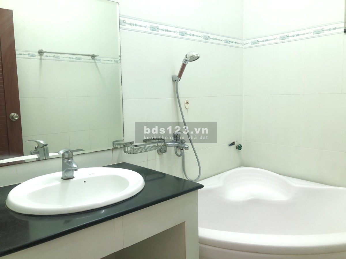 Phòng 5tr5 trong khu cư xá Lữ Gia đối diện ĐH Bách Khoa