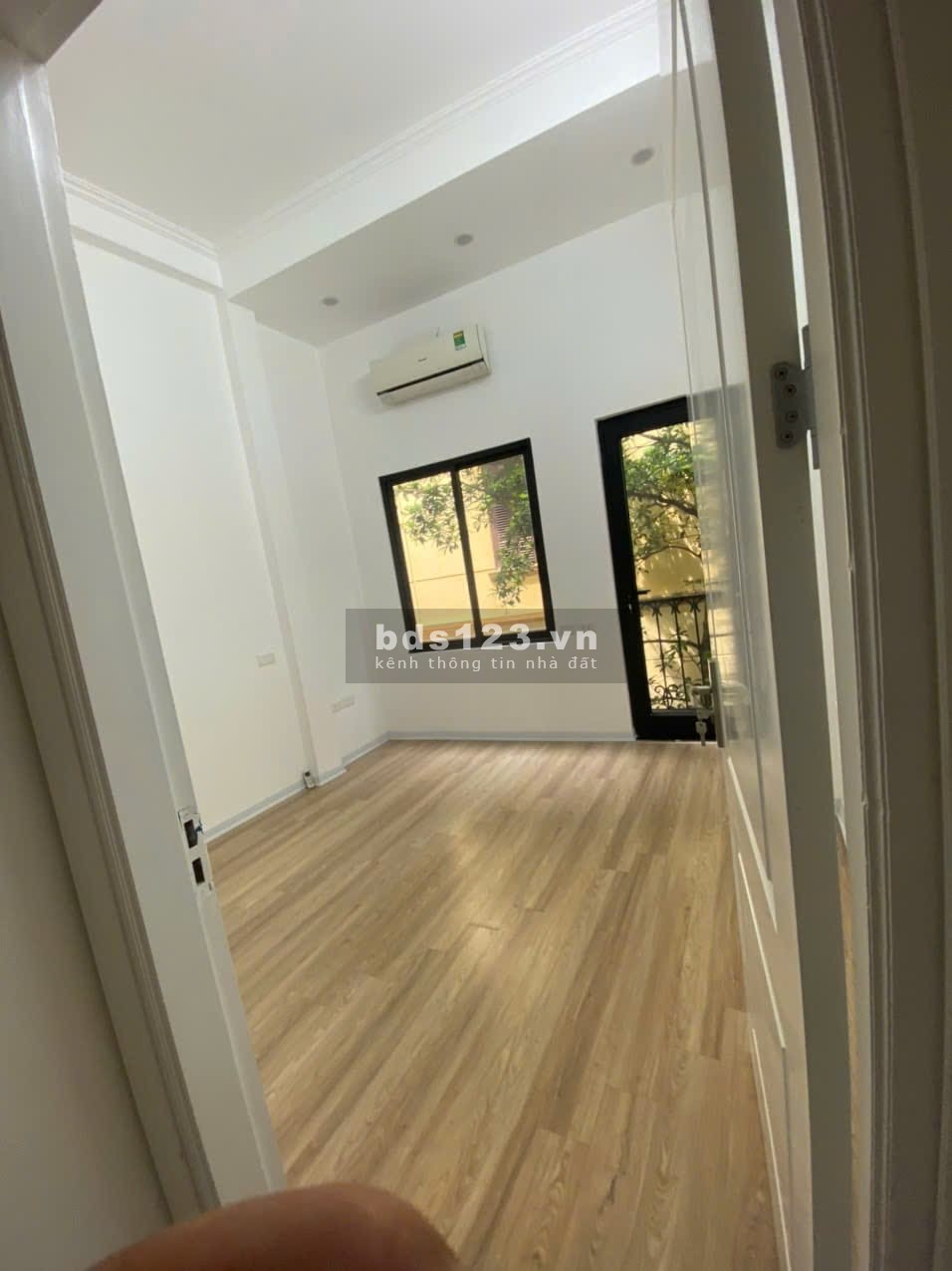 MỘT CĂN NHÀ ĐẸP TRONG TẦM GIÁ RẺ NHÀ ĐẸP Ở LUÔN - 60M RA ÔTÔ - CỰC GẦN PHỐ - ĐI BỘ RA HỒ TÂY TẦM 10P