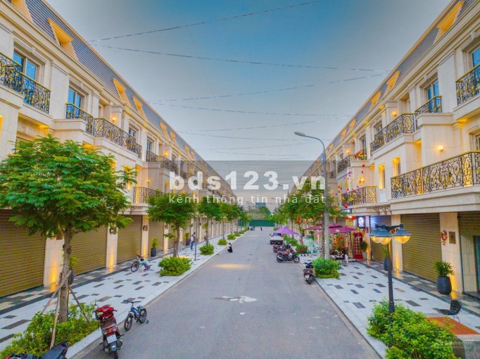 Sập hầm căn góc Shophouse Regal Pavillon sẵn sổ giá giảm 3 tỷ - vị trí trung tâm tiện kinh doanh