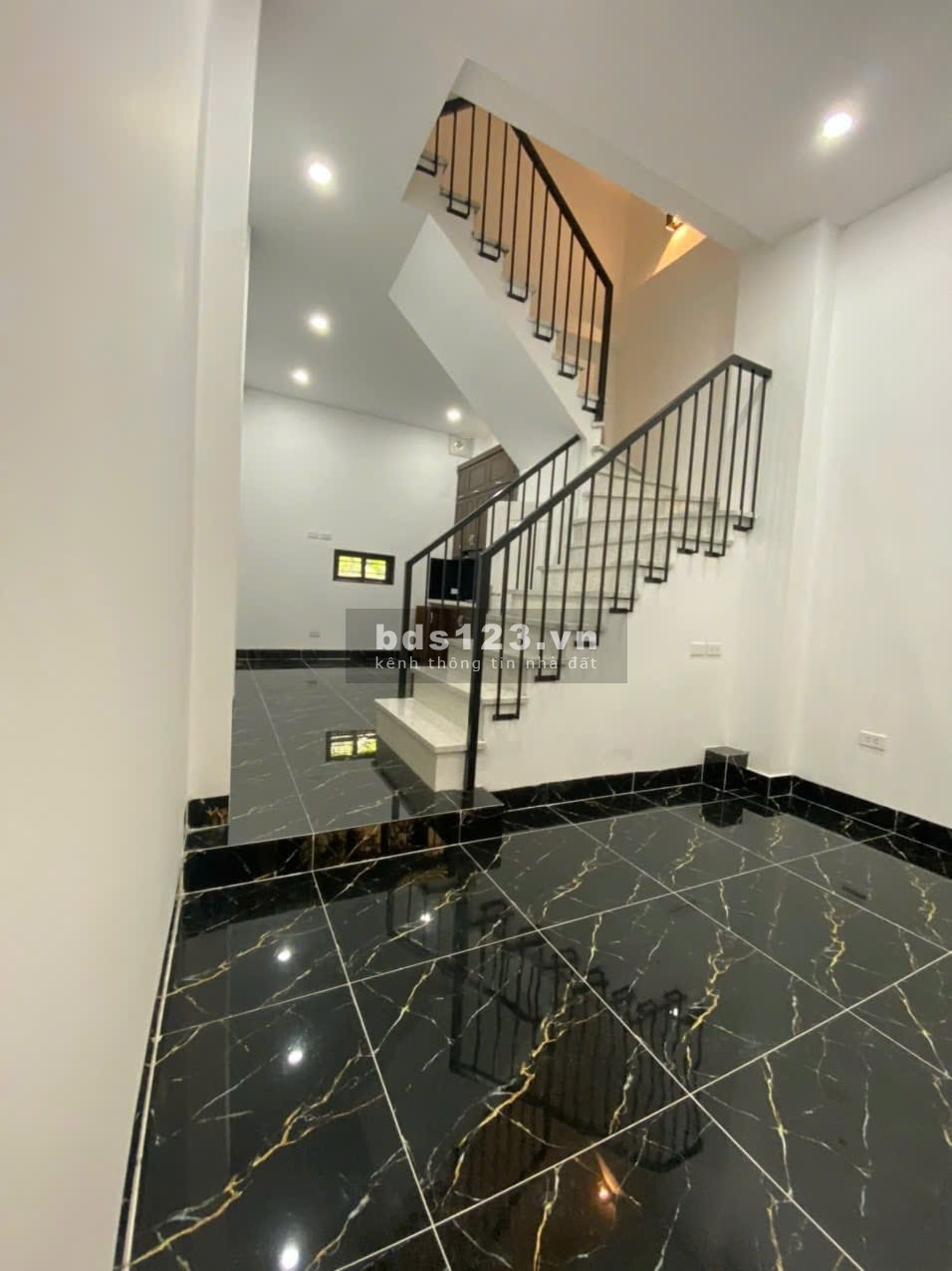 MỘT CĂN NHÀ ĐẸP TRONG TẦM GIÁ RẺ NHÀ ĐẸP Ở LUÔN - 60M RA ÔTÔ - CỰC GẦN PHỐ - ĐI BỘ RA HỒ TÂY TẦM 10P
