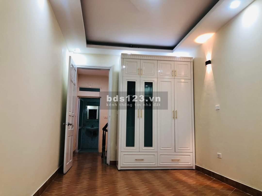 Siêu phẩm cầu giấy - gần các trường đại học như sư phạm - nhà dân xây nên bền