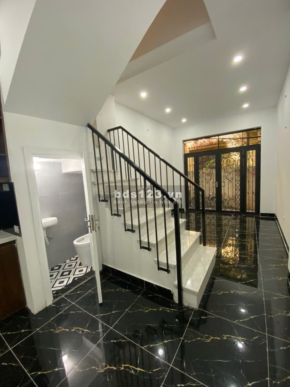 MỘT CĂN NHÀ ĐẸP TRONG TẦM GIÁ RẺ NHÀ ĐẸP Ở LUÔN - 60M RA ÔTÔ - CỰC GẦN PHỐ - ĐI BỘ RA HỒ TÂY TẦM 10P