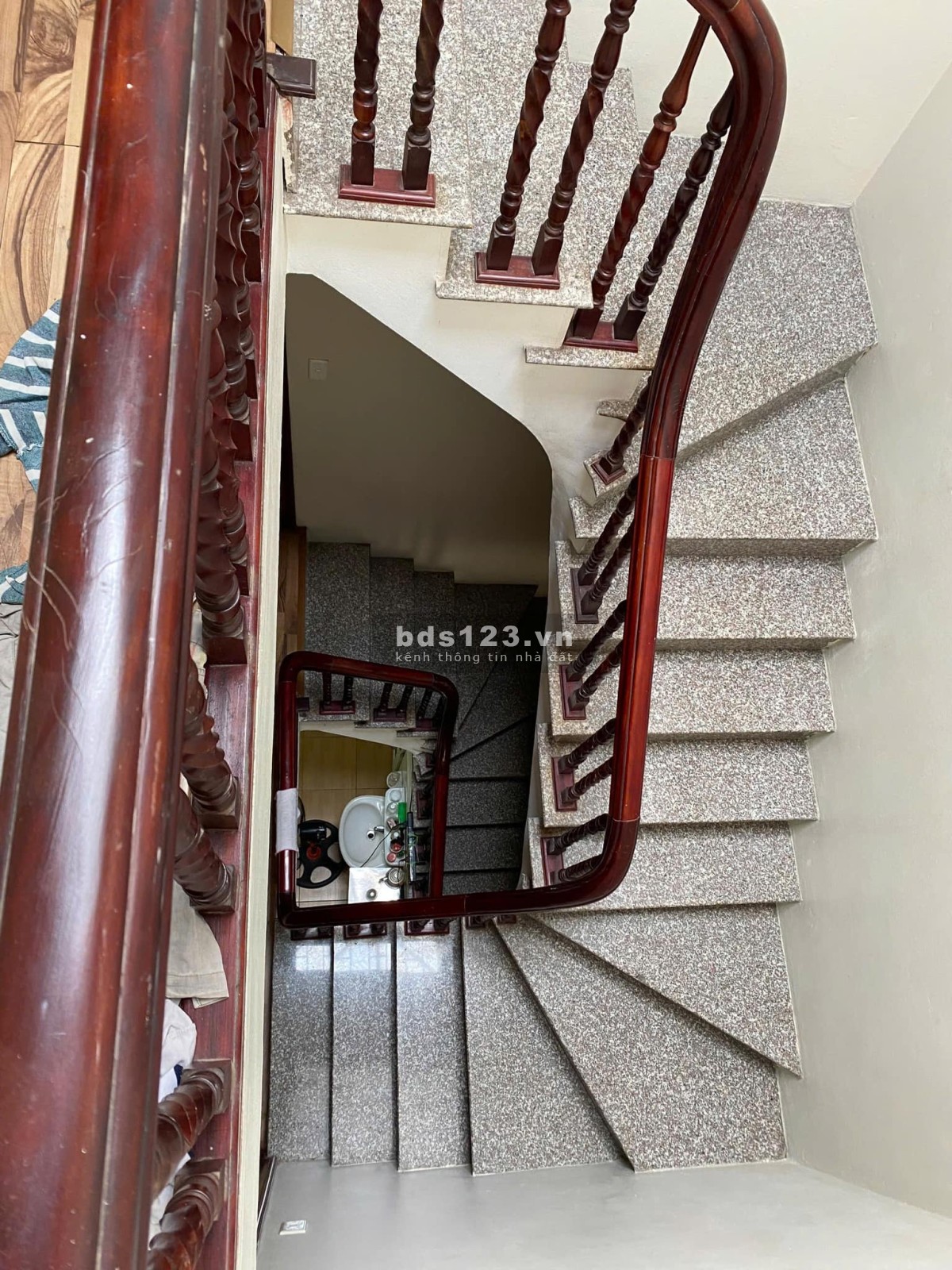 NHÀ ĐẸP -VIEW SÔNG HỒNG -GẦN MẶT ĐƯỜNG - CÓ GARA OTO - NHÀ THOÁNG MÁT - CHỦ SẴN SÀNG ĐỂ LẠI NỘI THẤT