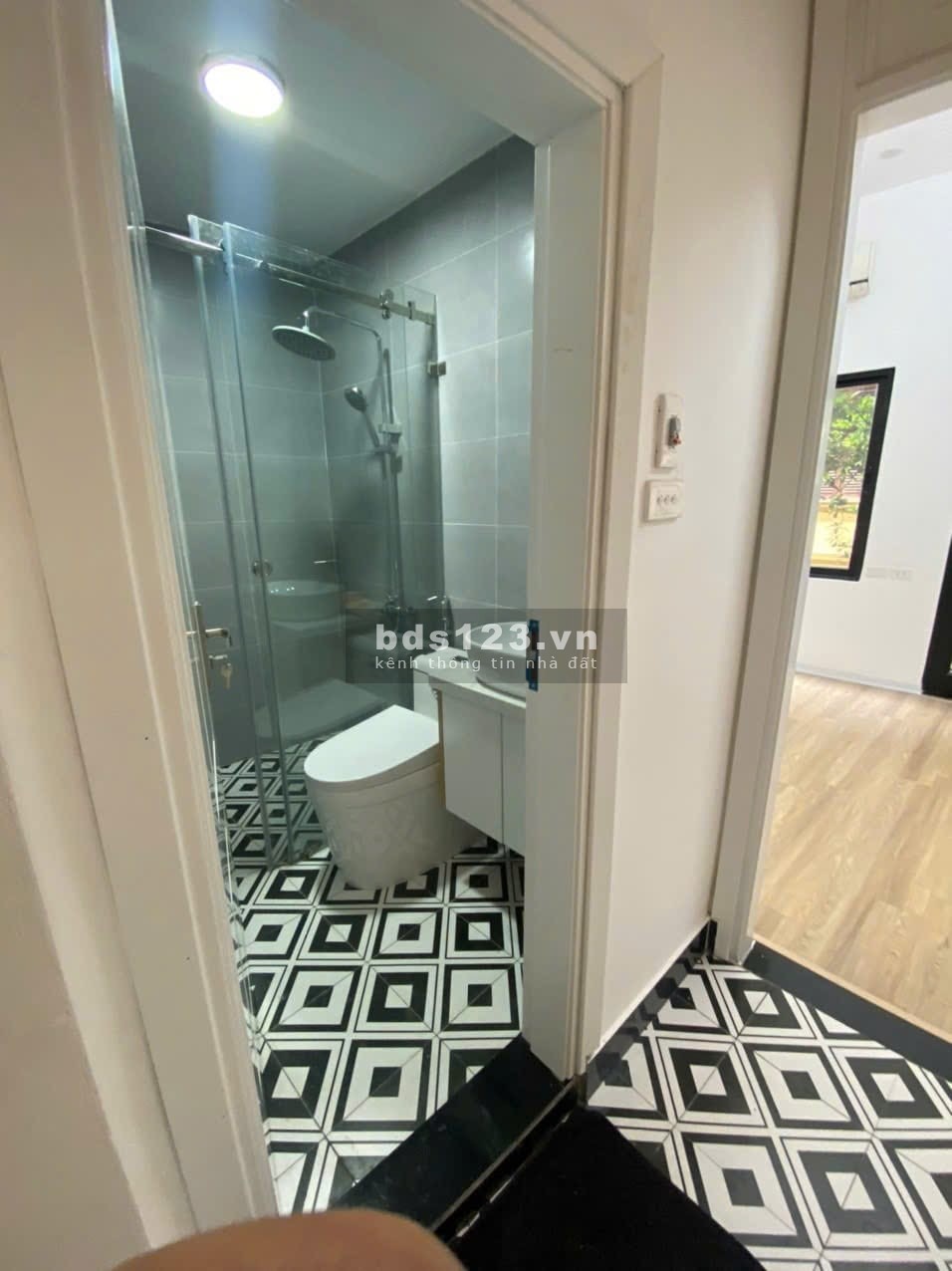 MỘT CĂN NHÀ ĐẸP TRONG TẦM GIÁ RẺ NHÀ ĐẸP Ở LUÔN - 60M RA ÔTÔ - CỰC GẦN PHỐ - ĐI BỘ RA HỒ TÂY TẦM 10P