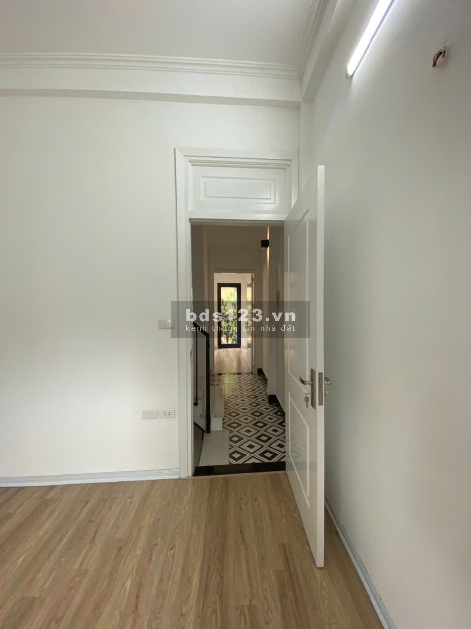MỘT CĂN NHÀ ĐẸP TRONG TẦM GIÁ RẺ NHÀ ĐẸP Ở LUÔN - 60M RA ÔTÔ - CỰC GẦN PHỐ - ĐI BỘ RA HỒ TÂY TẦM 10P