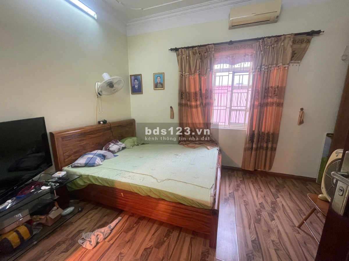 NHÀ ĐẸP -VIEW SÔNG HỒNG -GẦN MẶT ĐƯỜNG - CÓ GARA OTO - NHÀ THOÁNG MÁT - CHỦ SẴN SÀNG ĐỂ LẠI NỘI THẤT