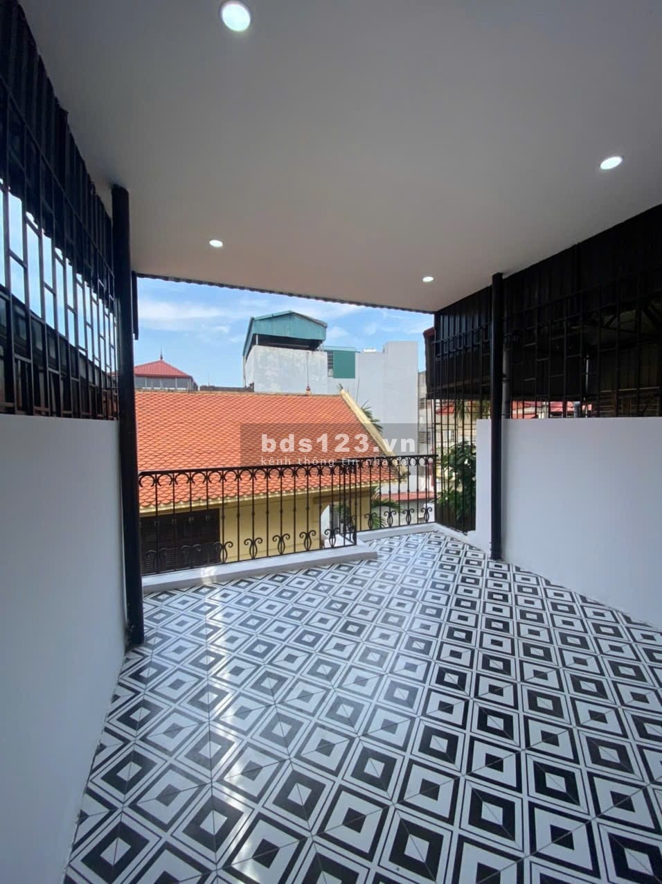 MỘT CĂN NHÀ ĐẸP TRONG TẦM GIÁ RẺ NHÀ ĐẸP Ở LUÔN - 60M RA ÔTÔ - CỰC GẦN PHỐ - ĐI BỘ RA HỒ TÂY TẦM 10P