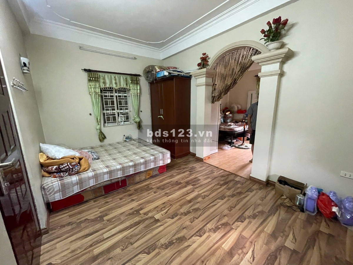 NHÀ ĐẸP -VIEW SÔNG HỒNG -GẦN MẶT ĐƯỜNG - CÓ GARA OTO - NHÀ THOÁNG MÁT - CHỦ SẴN SÀNG ĐỂ LẠI NỘI THẤT