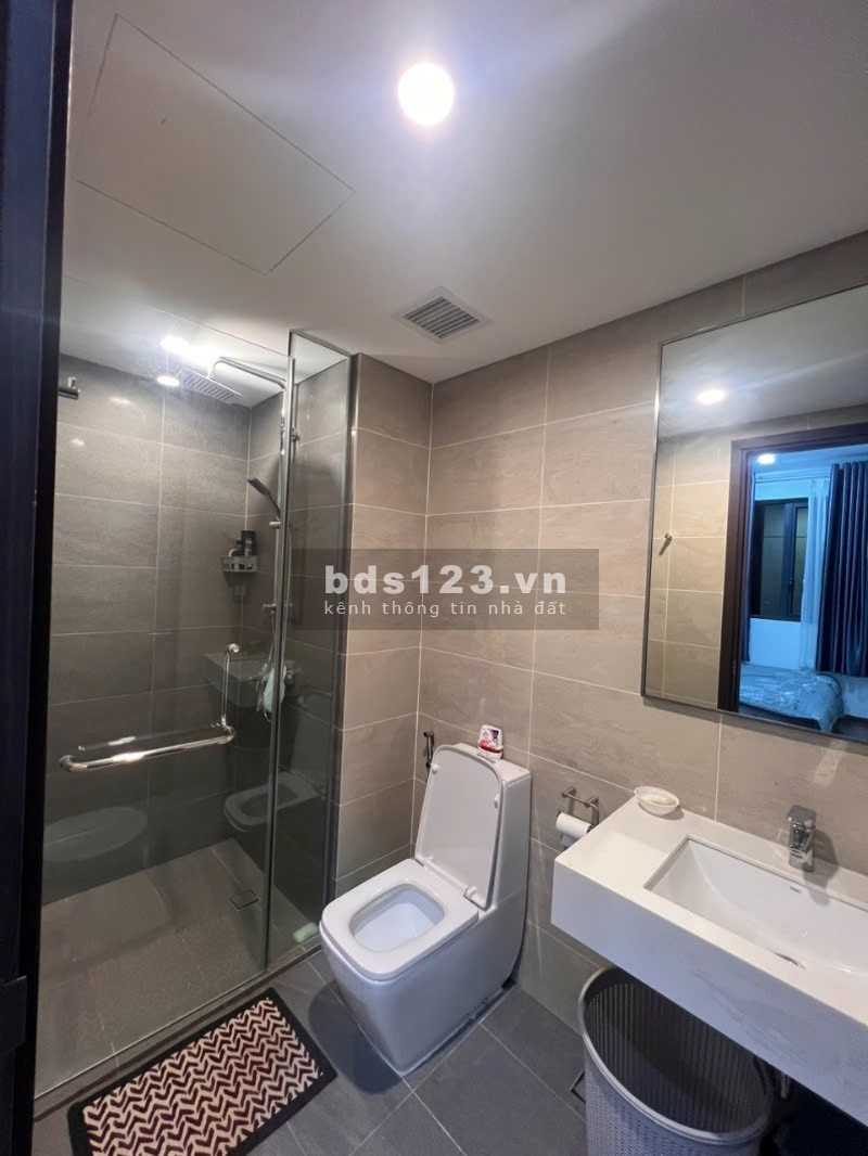 Chuyển nhượng căn hộ 2 phòng ngủ cao cấp, view cận sông tại One Verandah Quận 2