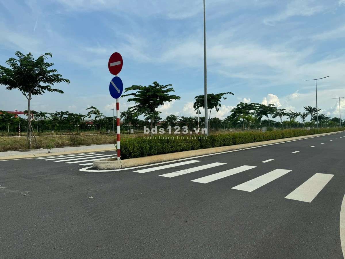 ĐẤT NỀN GIÁ RẺ - VỊ TRÍ ĐẸP GẦN BÌNH CHÁNH - SỔ HỒNG RIÊNG