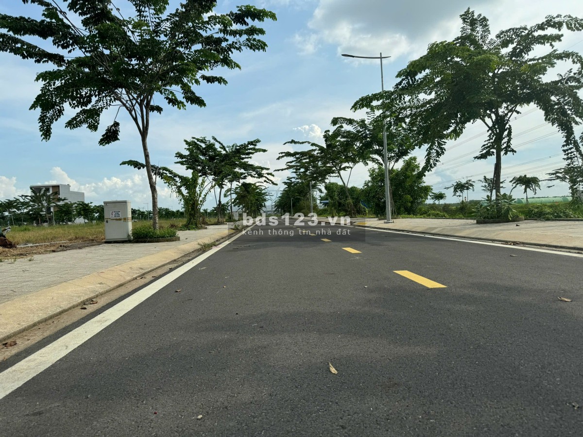 ĐẤT NỀN GIÁ RẺ - VỊ TRÍ ĐẸP GẦN BÌNH CHÁNH - SỔ HỒNG RIÊNG