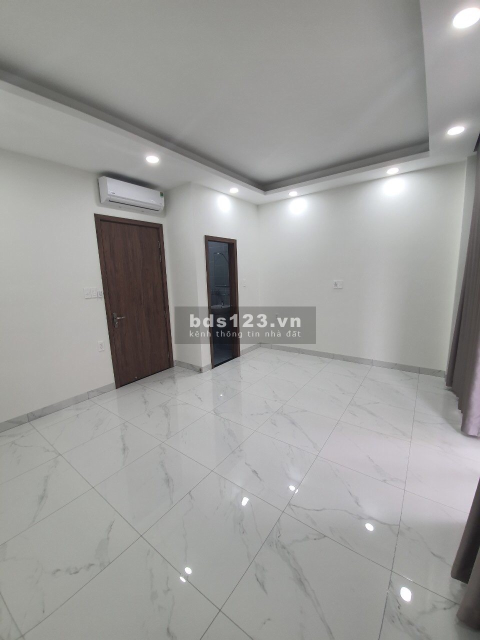 Cho thuê Nhà phố mới 100%, 3 tầng - liền kề khu căn hộ 3700 căn. Giá 29 triệu. LH: 0906 600 593