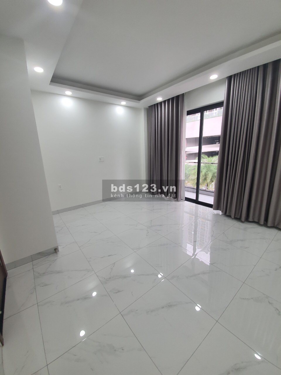 Cho thuê Nhà phố mới 100%, 3 tầng - liền kề khu căn hộ 3700 căn. Giá 29 triệu. LH: 0906 600 593