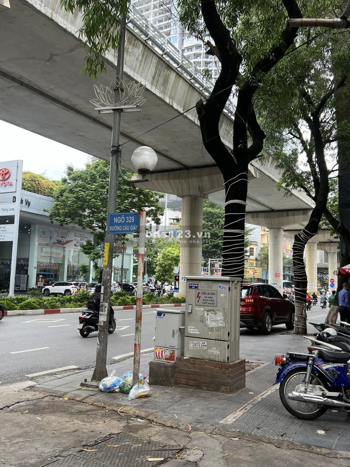 Toà CCMN Trung Tâm Cầu Giấy - Cách Mặt Phố 30M - 2 Thoáng Trước Sau - Mặt Tiền Rộng Thoáng