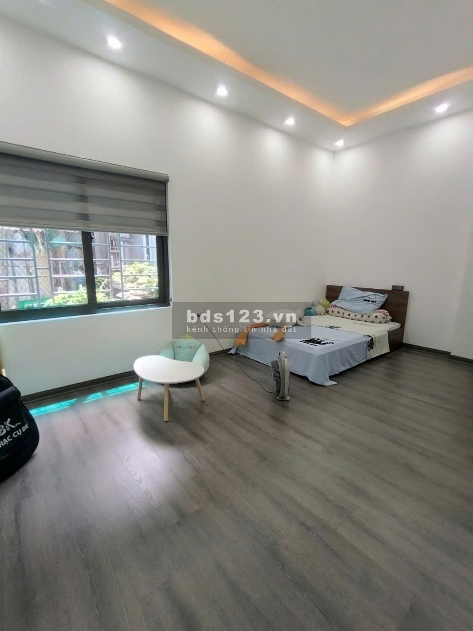NHÀ CỰC ĐẸP GẦN PHỐ, CÁCH ĐƯỜNG Ô TÔ TRÁNH 20M. CHỈ VIỆC SÁCH ĐỒ VỀ Ở.
