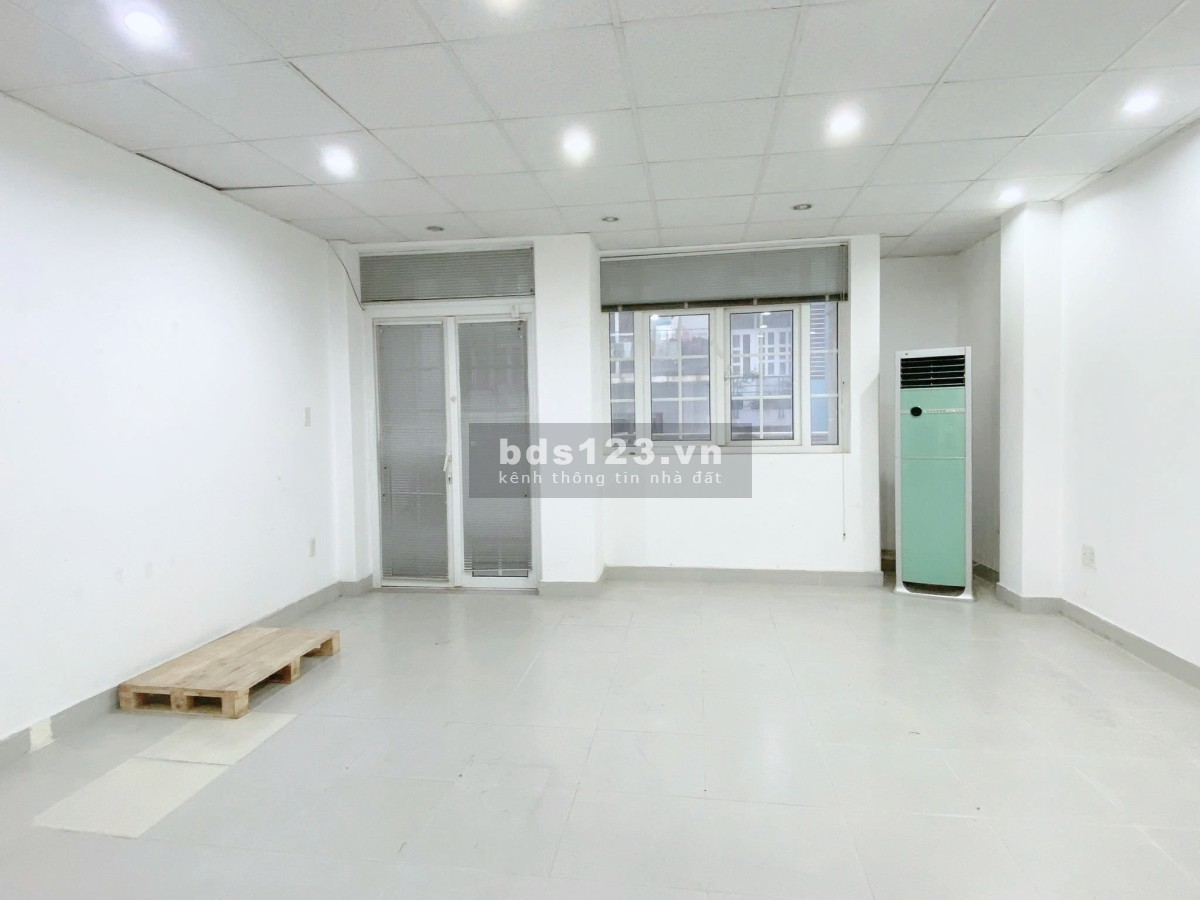Cho thuê văn phòng quận Tân Bình, 55m2, lầu 2, 11tr/tháng