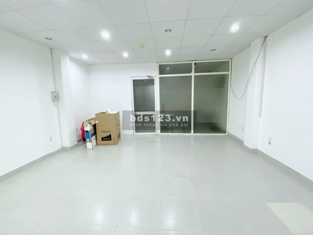 Cho thuê văn phòng quận Tân Bình, 55m2, lầu 2, 11tr/tháng