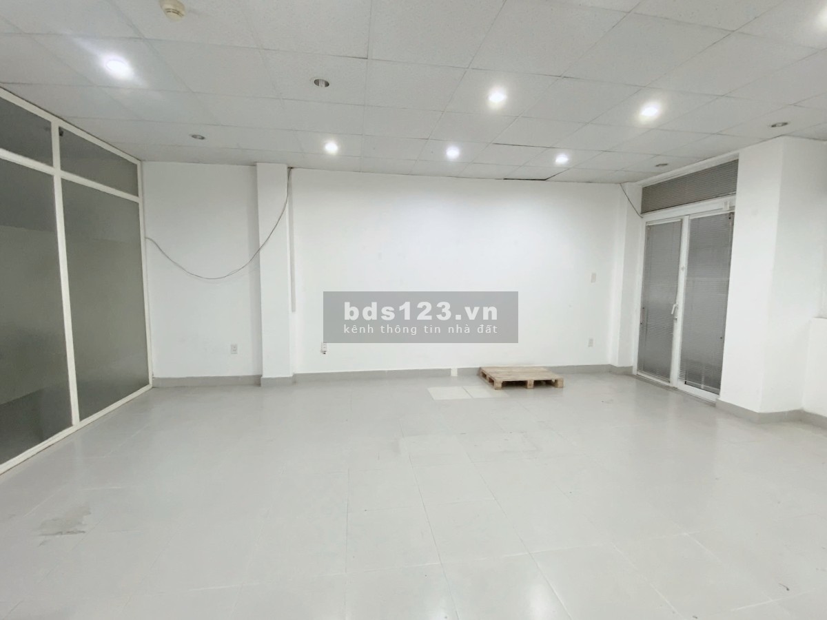 Cho thuê văn phòng quận Tân Bình, 55m2, lầu 2, 11tr/tháng