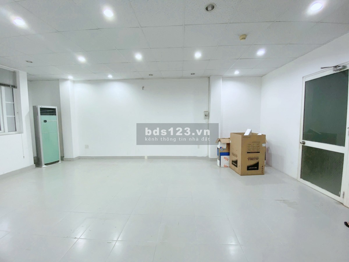 Cho thuê văn phòng quận Tân Bình, 55m2, lầu 2, 11tr/tháng