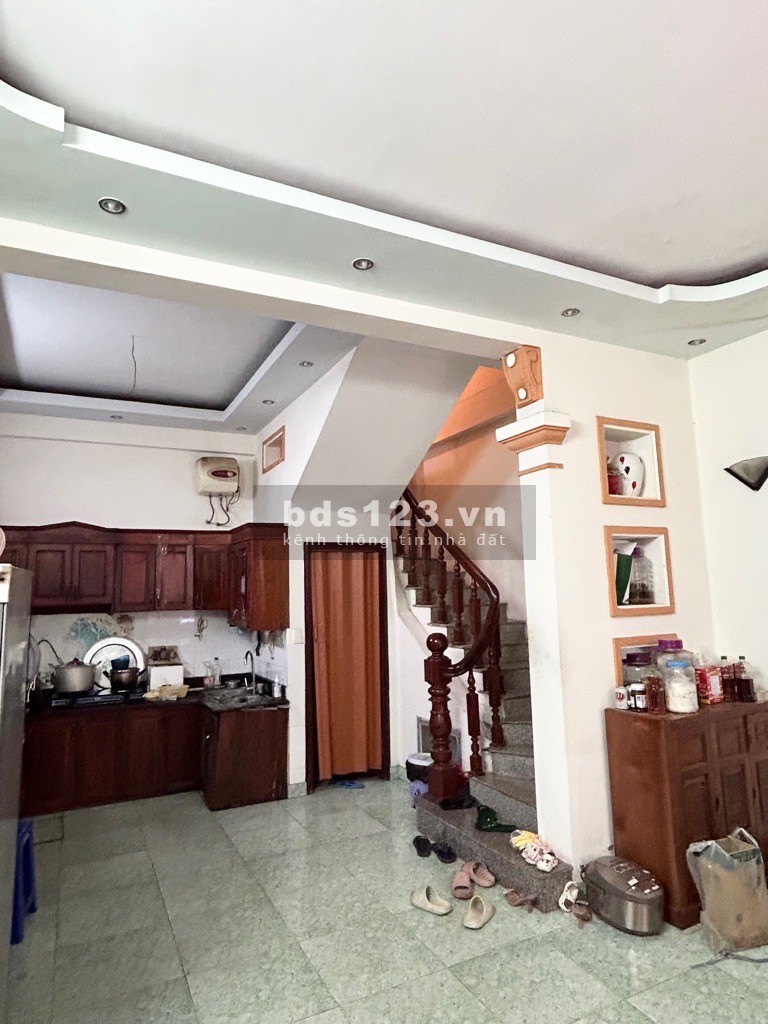 BÁN NHÀ TRẦN BÌNH, NHÀ CŨ MỚI SƠN SỬA LẠI ĐẸP LONG LANH....,