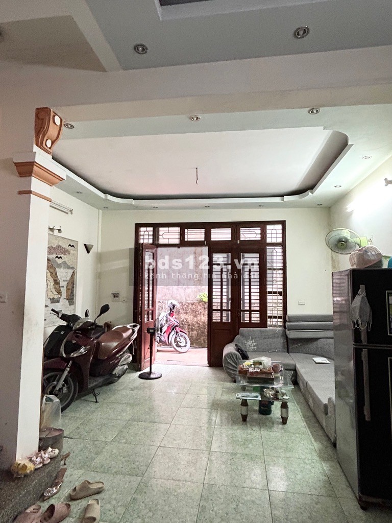 BÁN NHÀ TRẦN BÌNH, NHÀ CŨ MỚI SƠN SỬA LẠI ĐẸP LONG LANH....,