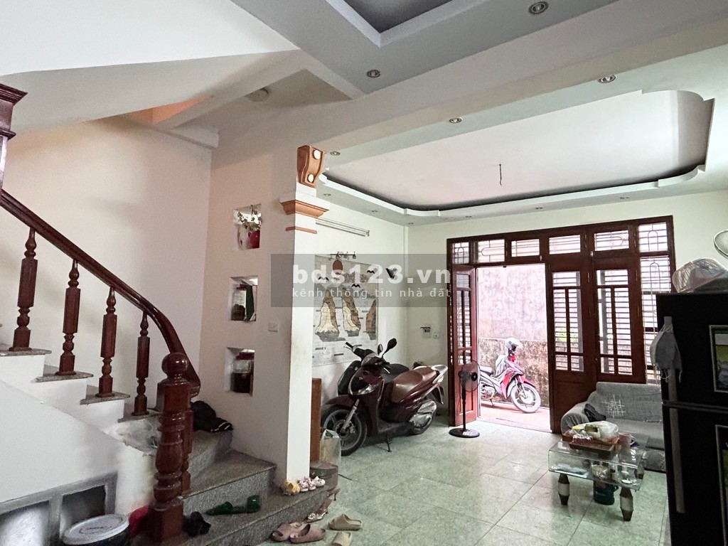 BÁN NHÀ TRẦN BÌNH, NHÀ CŨ MỚI SƠN SỬA LẠI ĐẸP LONG LANH....,
