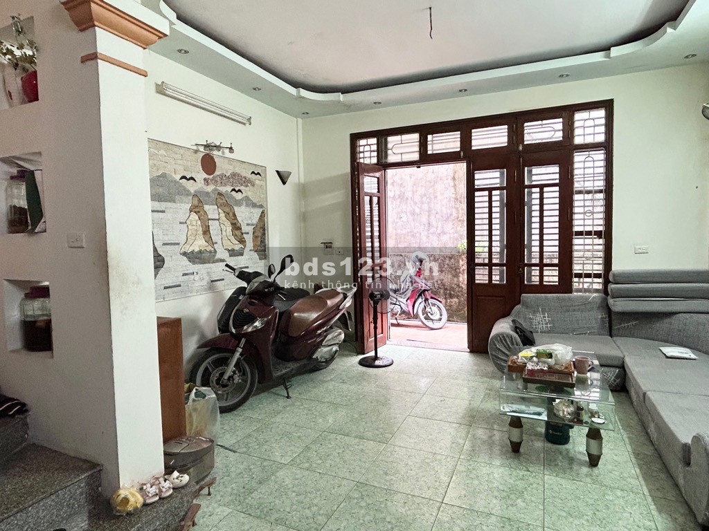BÁN NHÀ TRẦN BÌNH, NHÀ CŨ MỚI SƠN SỬA LẠI ĐẸP LONG LANH....,