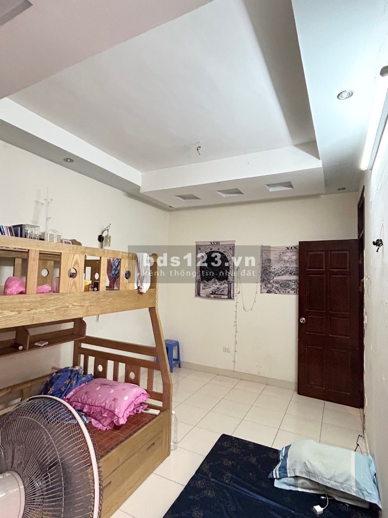 BÁN NHÀ TRẦN BÌNH, NHÀ CŨ MỚI SƠN SỬA LẠI ĐẸP LONG LANH....,