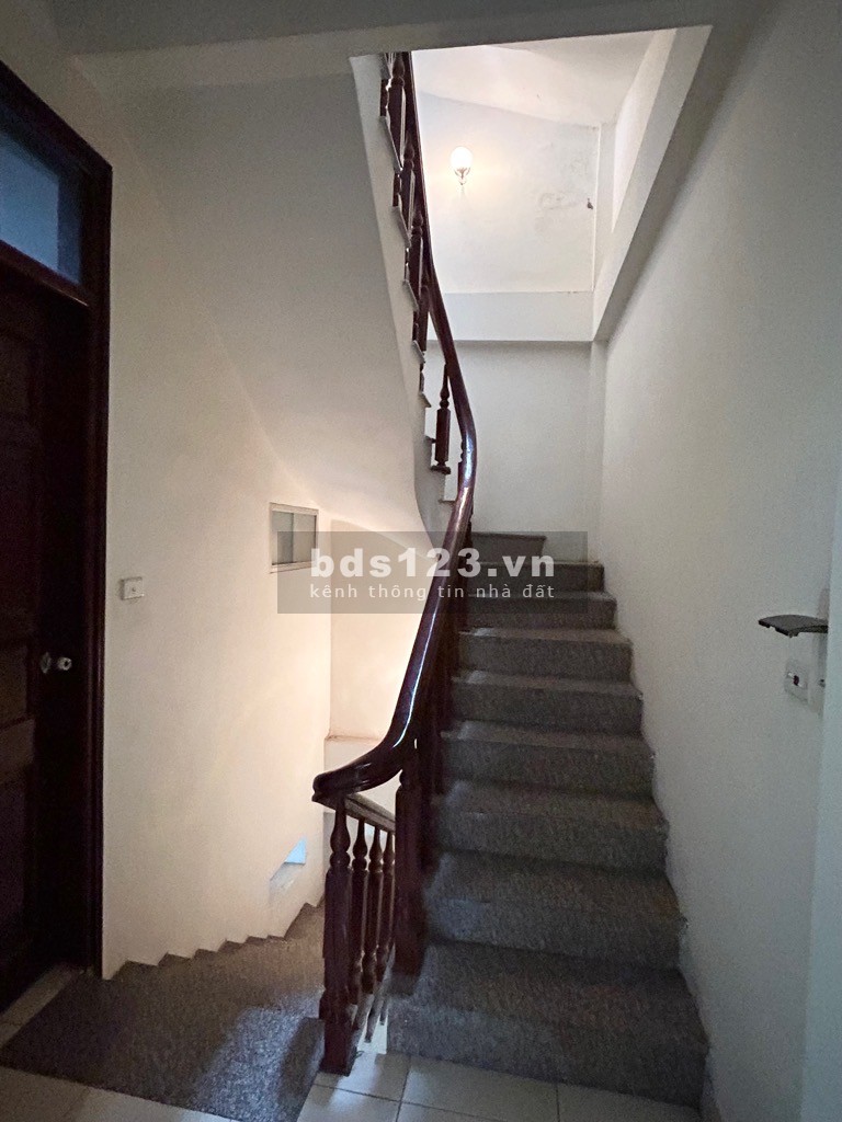 BÁN NHÀ TRẦN BÌNH, NHÀ CŨ MỚI SƠN SỬA LẠI ĐẸP LONG LANH....,