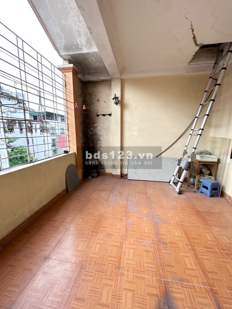 BÁN NHÀ TRẦN BÌNH, NHÀ CŨ MỚI SƠN SỬA LẠI ĐẸP LONG LANH....,
