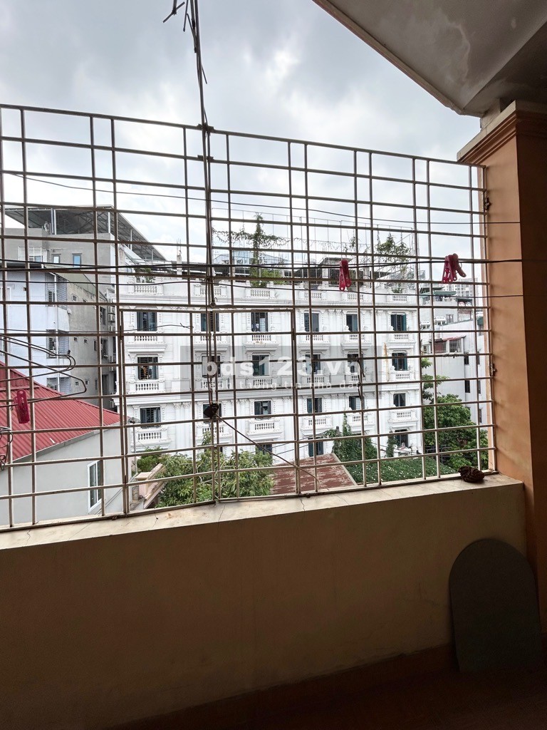 BÁN NHÀ TRẦN BÌNH, NHÀ CŨ MỚI SƠN SỬA LẠI ĐẸP LONG LANH....,
