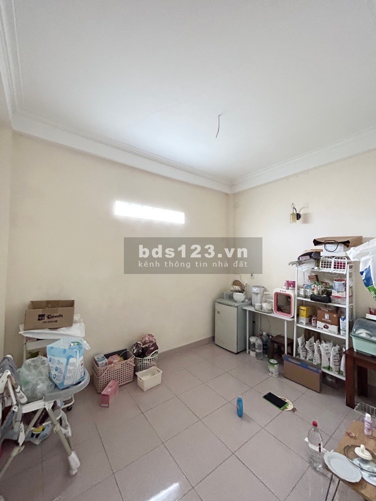 BÁN NHÀ TRẦN BÌNH, NHÀ CŨ MỚI SƠN SỬA LẠI ĐẸP LONG LANH....,