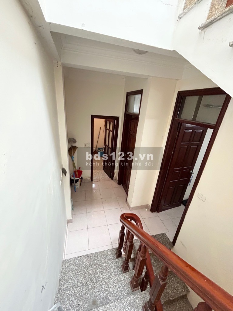 BÁN NHÀ TRẦN BÌNH, NHÀ CŨ MỚI SƠN SỬA LẠI ĐẸP LONG LANH....,