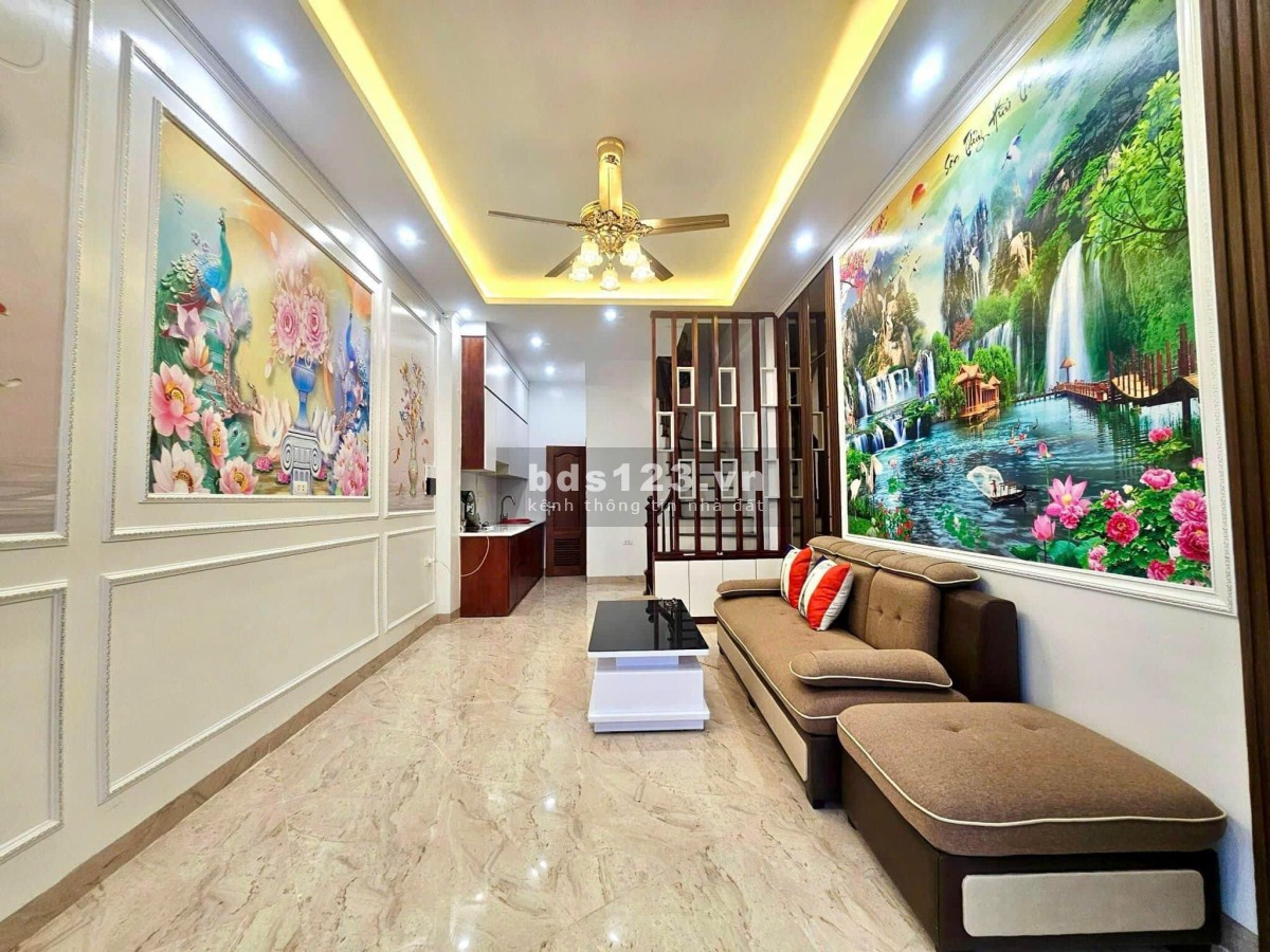 Duy Nhất 1 Căn Phố Nguyễn Trãi, Thanh Xuân, DT 37m2 x 5 Tầng, Giá 6.2 Tỷ, Đối Diện Royal City