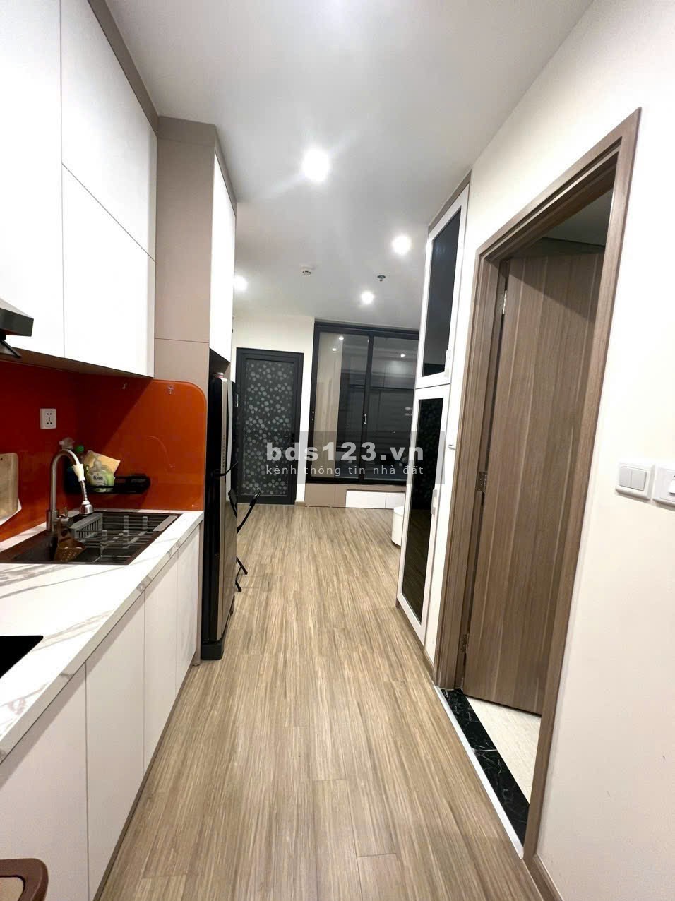 BÁN CĂN STUDIO 28M TẦNG TRUNG VINHOMES SMART CITY