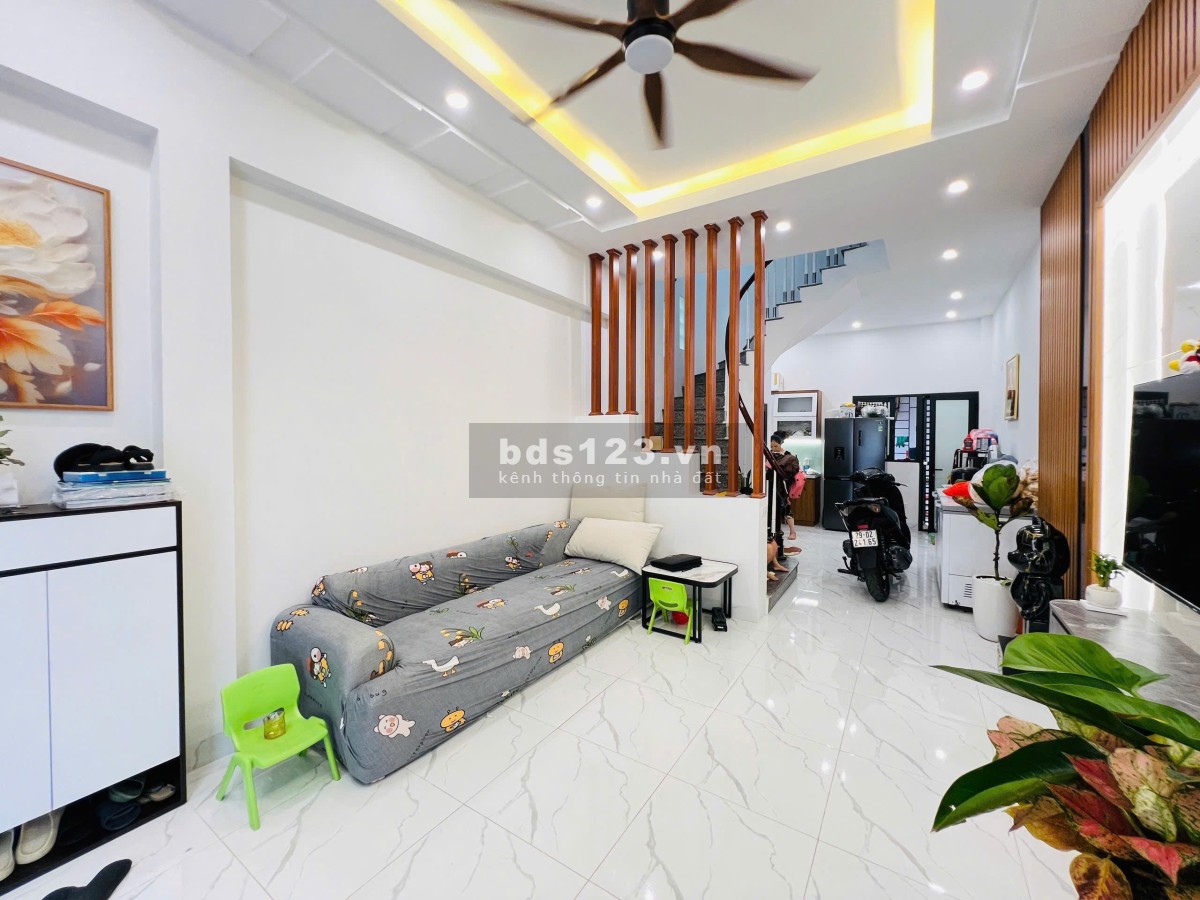 Nhà Phố Quan Nhân, Quận Thanh Xuân 41m2 x 5 Tầng, Chỉ 9.5 Tỷ, Lô Góc.