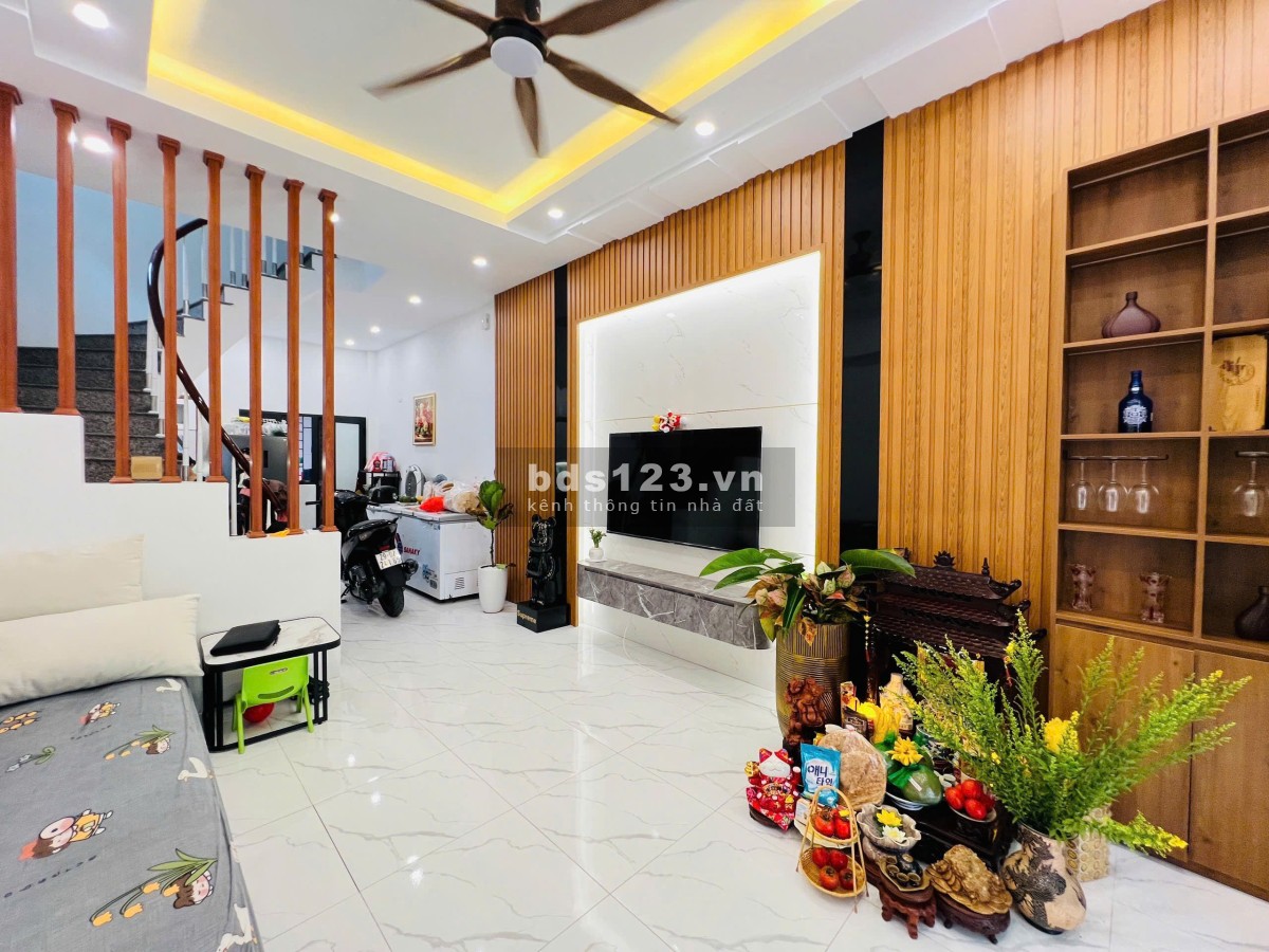 Nhà Phố Quan Nhân, Quận Thanh Xuân 41m2 x 5 Tầng, Chỉ 9.5 Tỷ, Lô Góc.