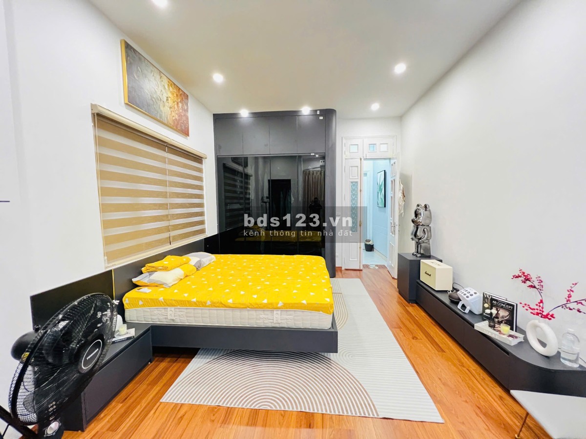 Nhà Phố Quan Nhân, Quận Thanh Xuân 41m2 x 5 Tầng, Chỉ 9.5 Tỷ, Lô Góc.