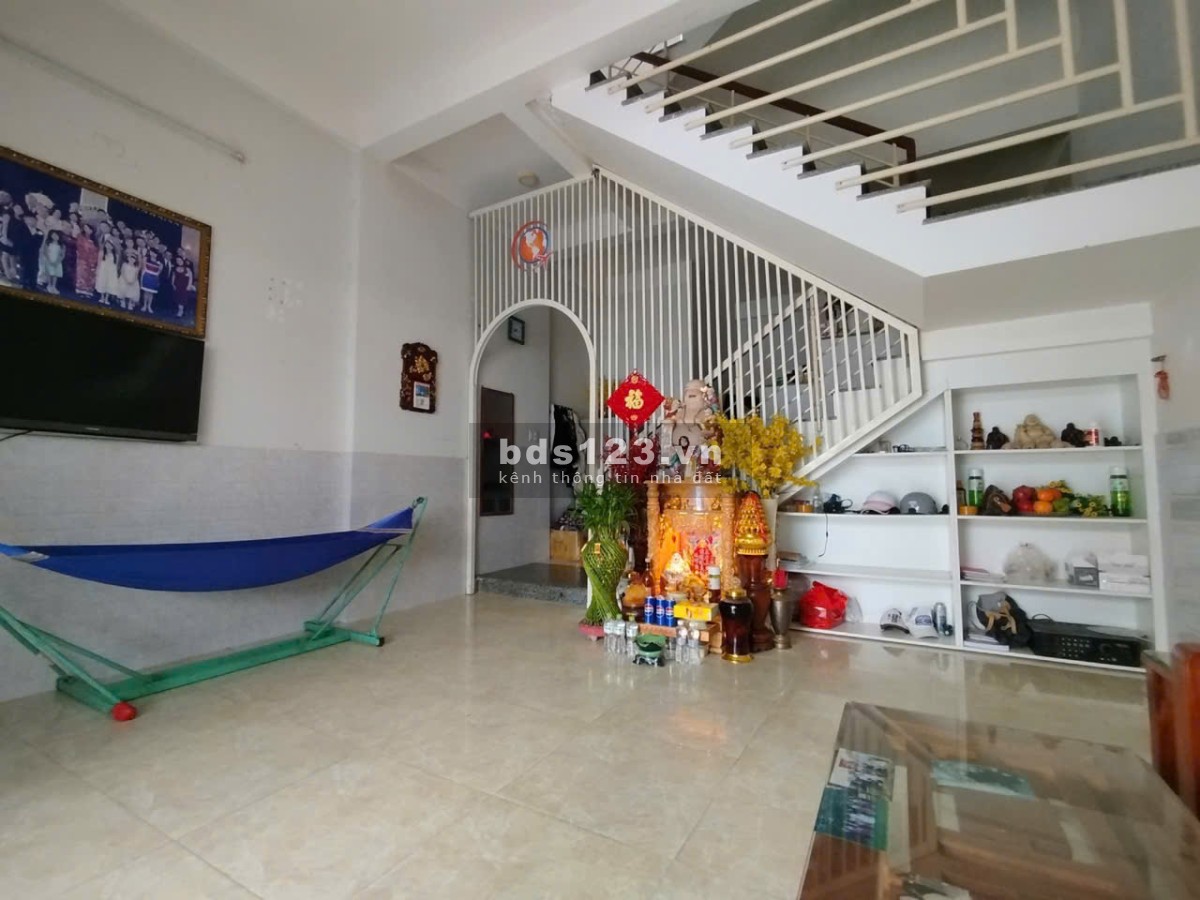 Mặt tiền Phố Tây 3 tầng ngang 5m chỉ hơn 5 tỷ