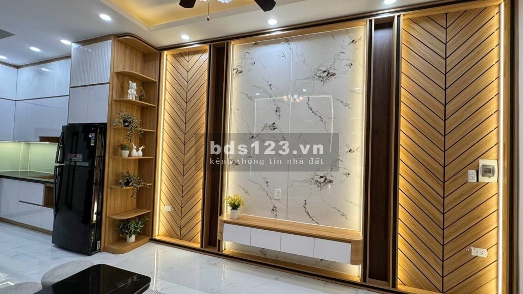 Bán nhà siêu đẹp 34m2 tại Lĩnh Nam, gần chợ dân sinh và trường học giá chỉ 4,1 tỷ
