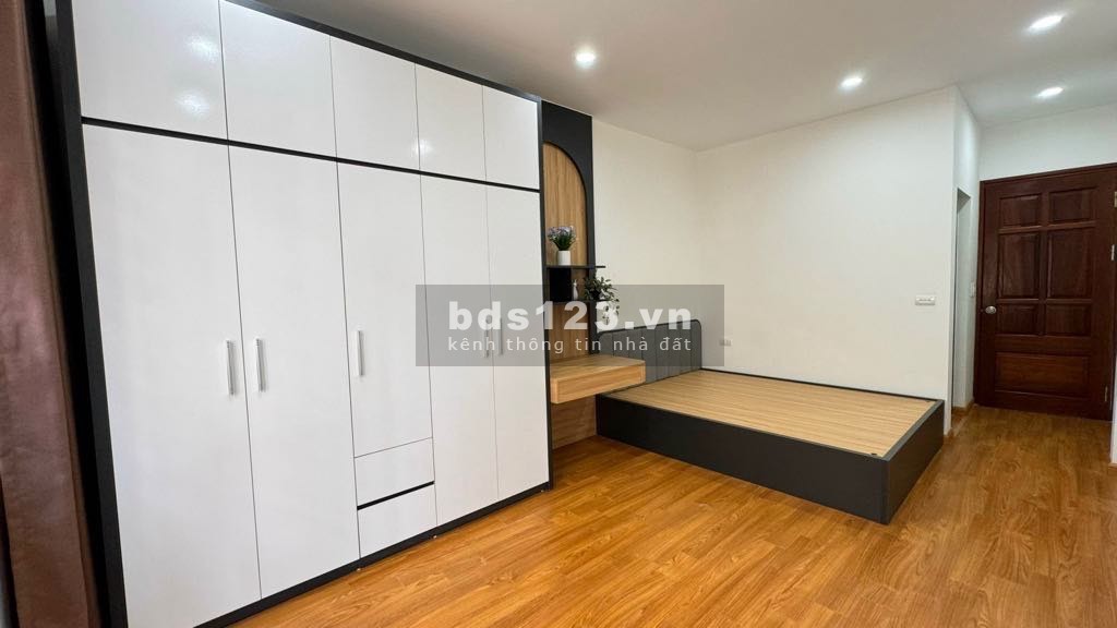 Bán nhà siêu đẹp 34m2 tại Lĩnh Nam, gần chợ dân sinh và trường học giá chỉ 4,1 tỷ