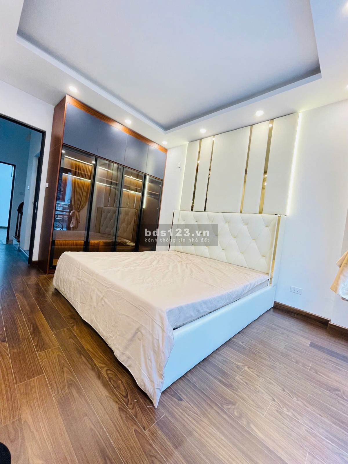 Nhà Mới Tinh, Trung Tâm Quận Thanh Xuân 39m2, Gần Phố, Ngõ Rộng, Chủ Tặng Lại Nội Thất