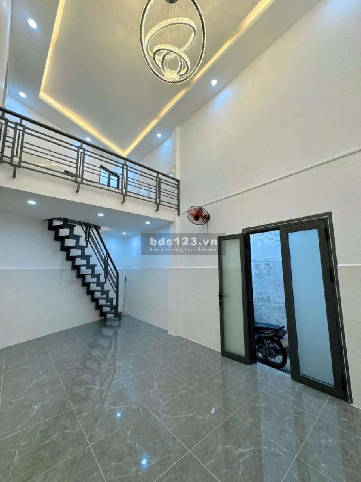 BÁN NHÀ HUỲNH TẤN PHÁT, QUẬN 7, GIÁP QUẬN 4, 42M2, 50M MẶT TIỀN, 3 TẦNG, 3.x TỶ