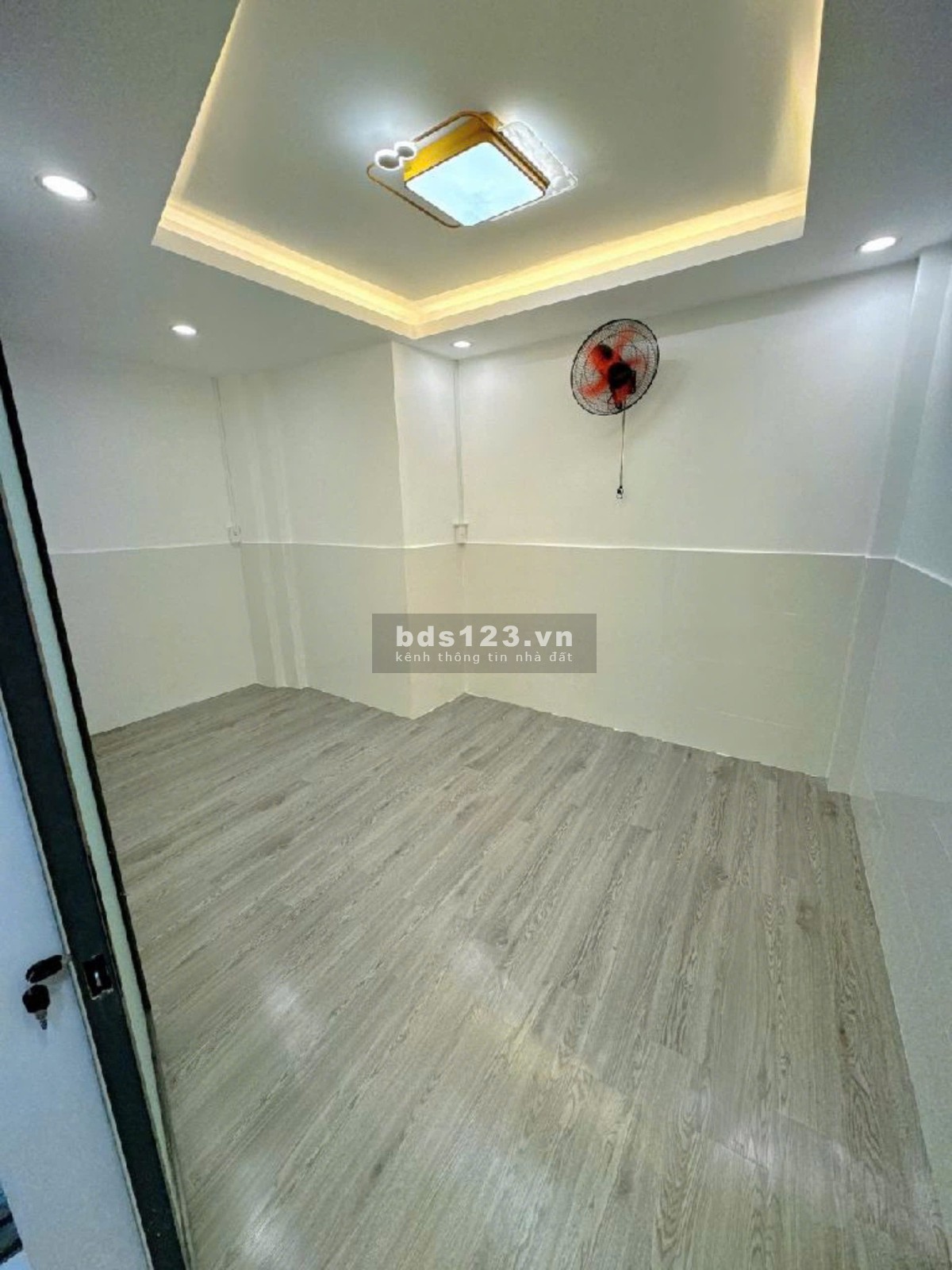 BÁN NHÀ HUỲNH TẤN PHÁT, QUẬN 7, GIÁP QUẬN 4, 42M2, 50M MẶT TIỀN, 3 TẦNG, 3.x TỶ
