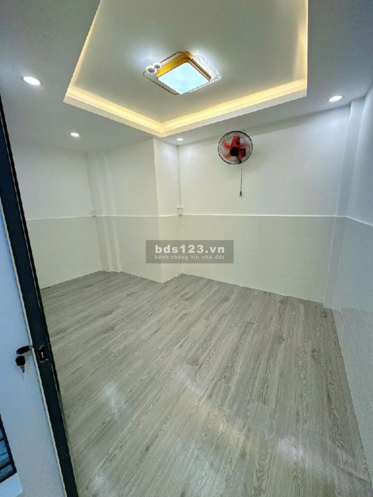BÁN NHÀ HUỲNH TẤN PHÁT, QUẬN 7, GIÁP QUẬN 4, 42M2, 50M MẶT TIỀN, 3 TẦNG, 3.x TỶ