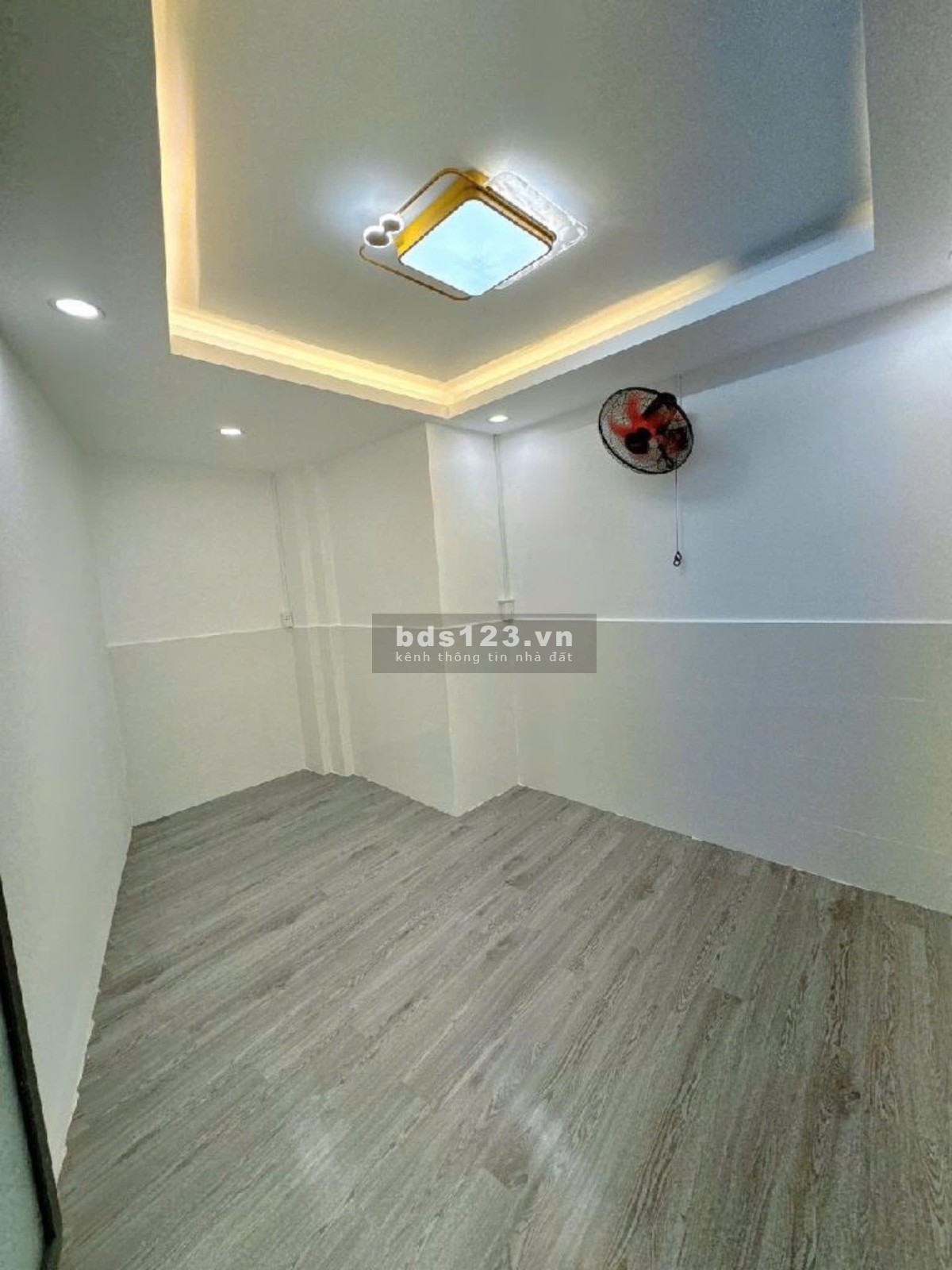 BÁN NHÀ HUỲNH TẤN PHÁT, QUẬN 7, GIÁP QUẬN 4, 42M2, 50M MẶT TIỀN, 3 TẦNG, 3.x TỶ